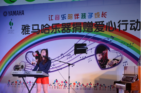 与音乐牵手 随幸福成长 利来w66乐器爱心捐赠行动在苏州举办 